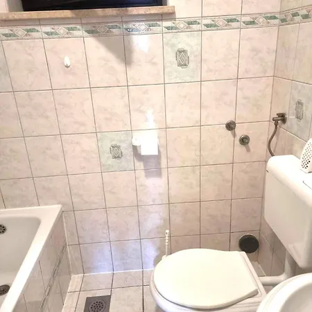 Apartament Din-pula *