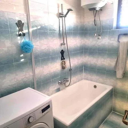 Din-pula Apartment *