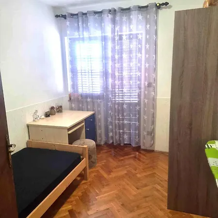 Din-pula Apartment